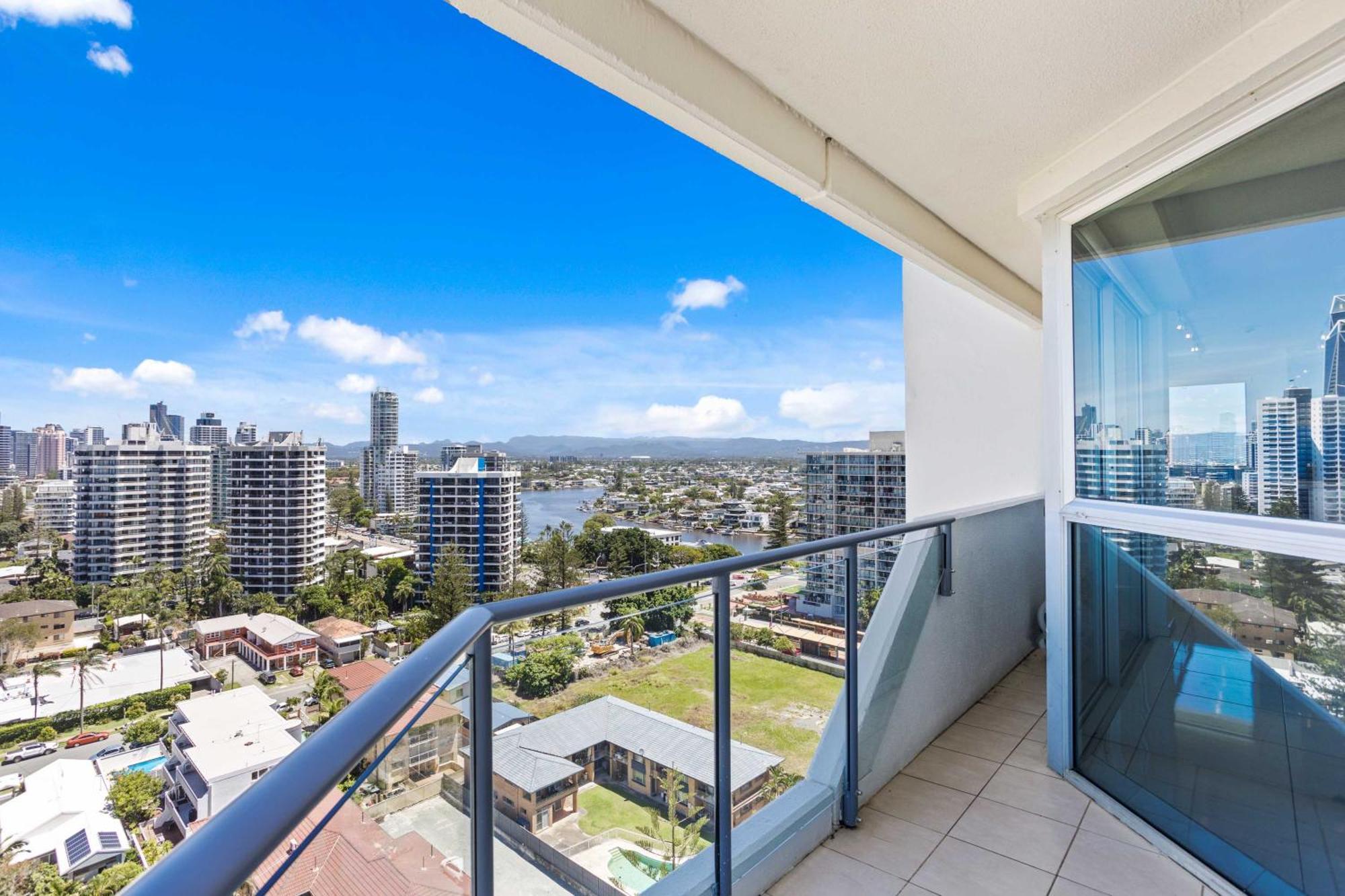 Baronnet Apartments Gold Coast Exterior photo